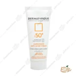 کرم ضد آفتاب بی رنگ فاقد چربی درماتیپیک SPF50